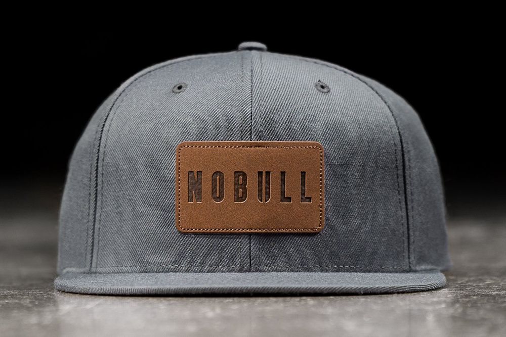 NOBULL Caps - Nobull Flat-Brim Snapback Sive (427805-HBR)